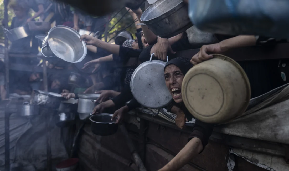 Gazze’de Acı Çığlık: “Bir Kutu Mama Bile Ulaştıramıyorsanız, Hepimiz Öleceğiz” İsrail ablukası altındaki Gazze’de açlık yüzünden 40 günlük bebeğini kaybeden
