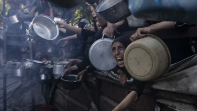 İsrail ablukası altındaki Gazze’de açlık yüzünden 40 günlük bebeğini kaybeden