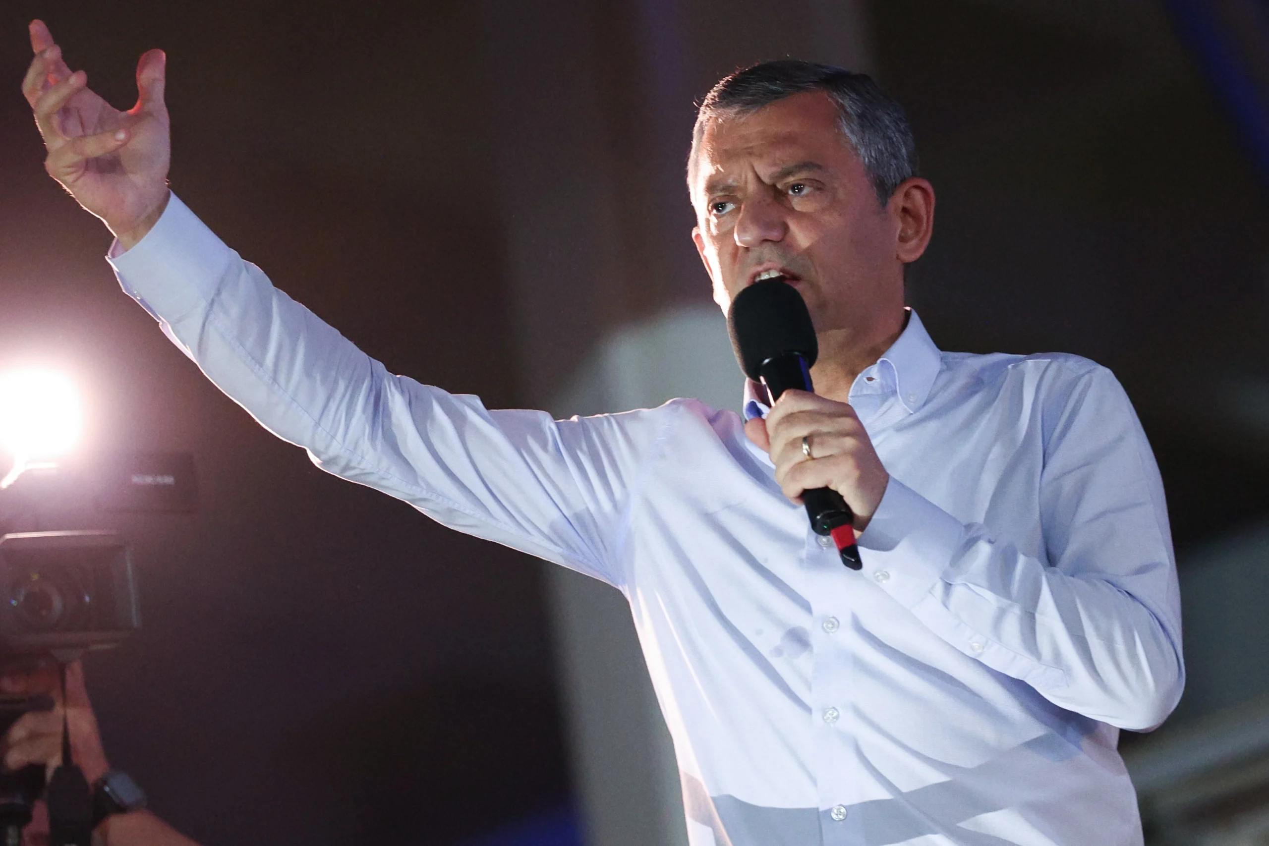 CHP Genel Başkanı Özgür Özel, Antalya’da düzenlenen mitingde Muhittin Böcek'e