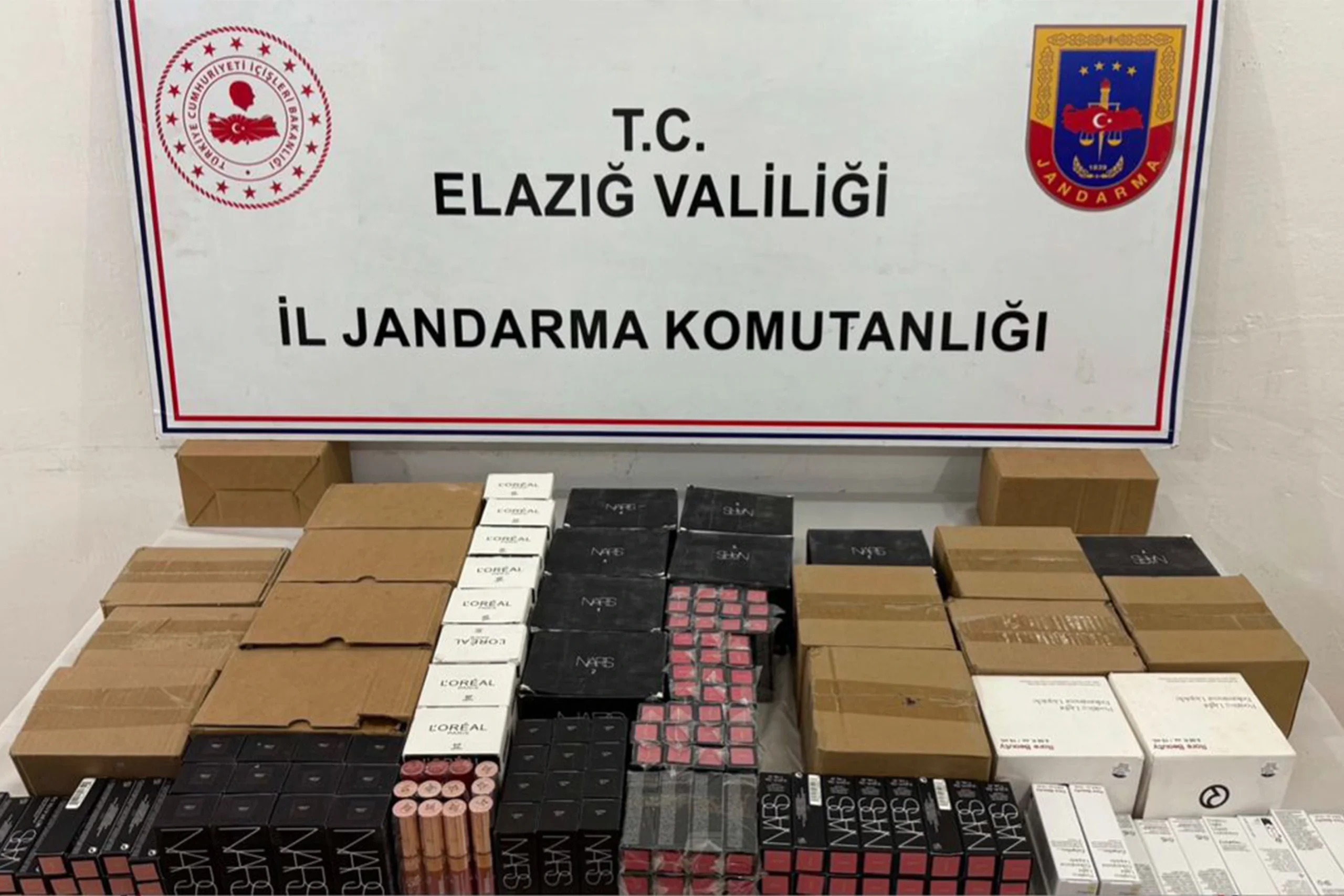 Elazığ’da narkotik ve kaçakçılık ekiplerinin gerçekleştirdiği iki ayrı operasyonda uyuşturucu