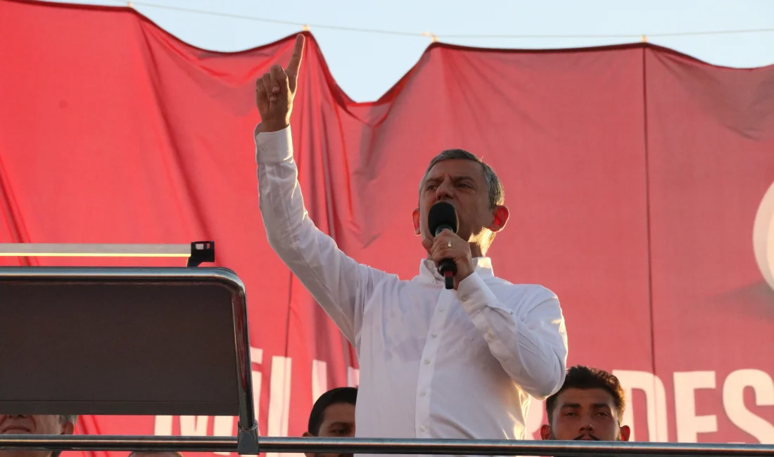 CHP lideri Özgür Özel, Malatya'daki mitingde teröre karşı yıllardır aynı