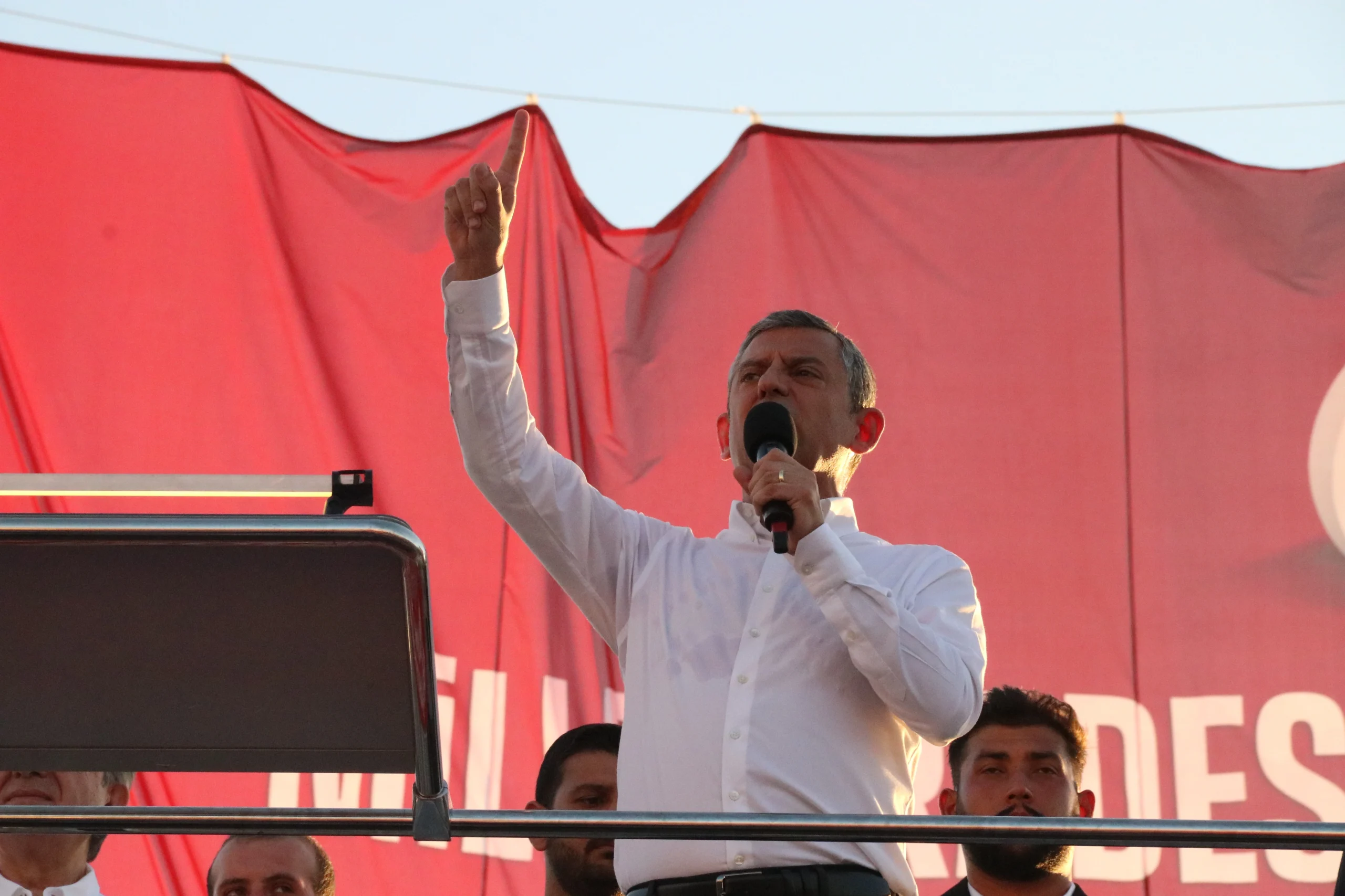 CHP lideri Özgür Özel, Malatya'daki mitingde teröre karşı yıllardır aynı