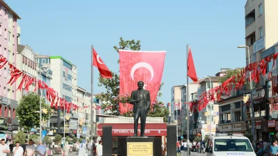 Cumhurbaşkanı Erdoğan’ın “Her haneye ay yıldızlı bayrak” çağrısı İstanbul'da büyük