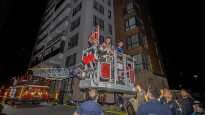 Başkent Ankara’da bir sitedeki 26 katlı binada çıkan yangında 3