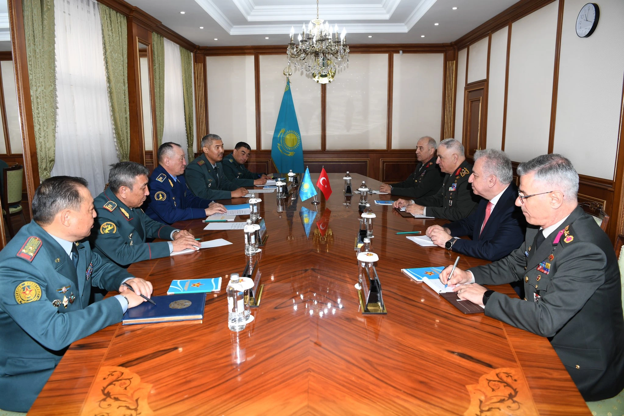 Orgeneral Metin Gürak, Kazakistan’da üst düzey askeri yetkililerle görüştü, çeşitli