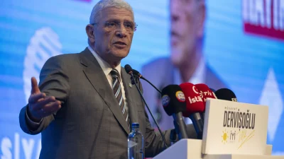 Müsavat Dervişoğlu, gençliğin sadece geleceğin değil bugünün de sahibi olduğunu