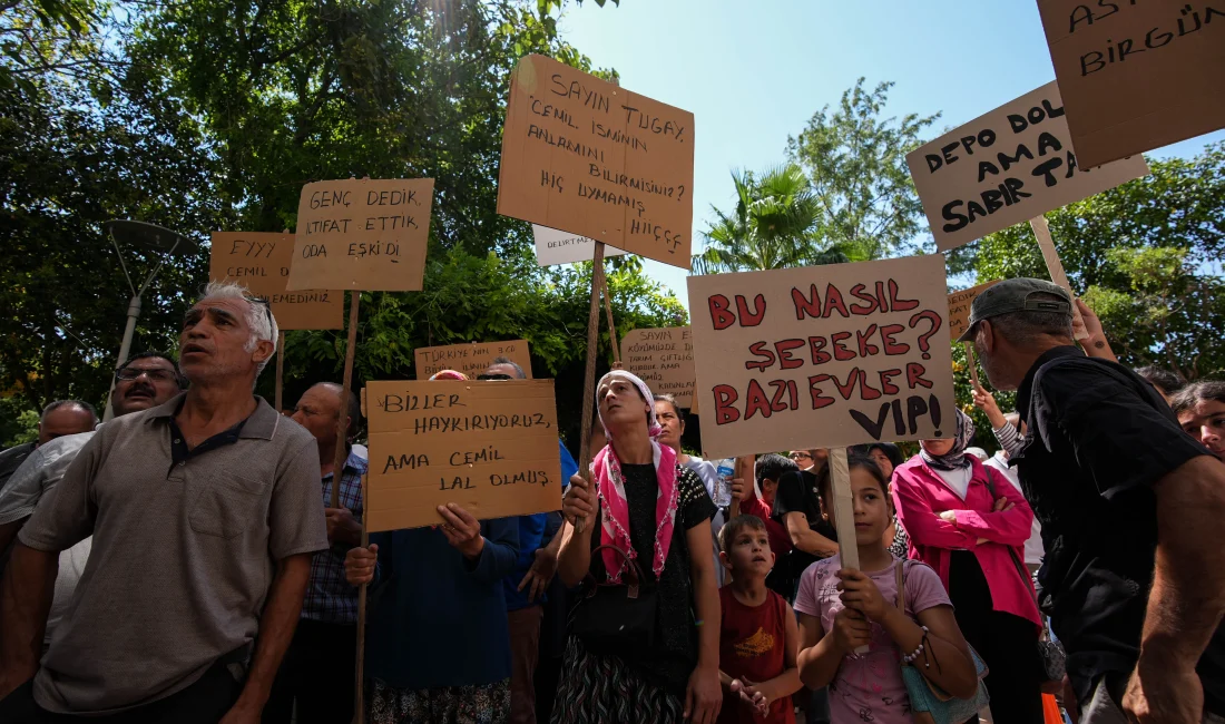 İzmir Yakaköy’de yaşanan 20 günlük su kesintisi, mahalle halkını çileden
