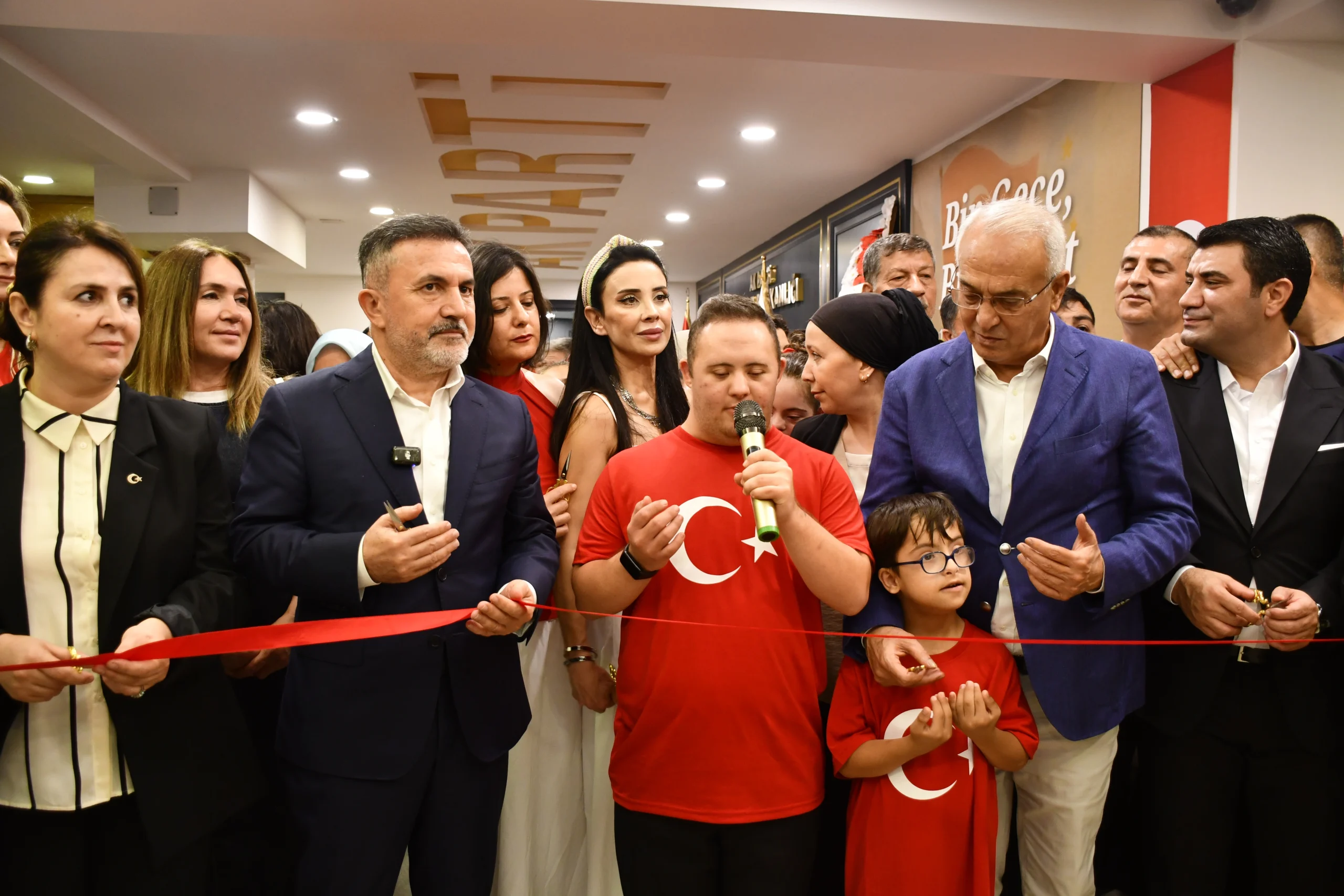 Adana’da özel çocukların çizdiği 15 Temmuz temalı eserler, “Bir Gece