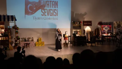 “Vatan Sevgisi” tiyatro oyunu, 15 Temmuz’un direniş ruhunu kadın izleyicilere