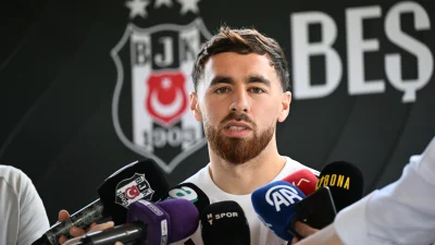 Orkun Kökçü: “Beşiktaş’ın Çocuğuyum, Bu Arma İçin Savaşacağım” Beşiktaş'ın yeni transferi Orkun Kökçü, çocukluk hayalini gerçekleştirdiğini söyleyerek siyah-beyazlı