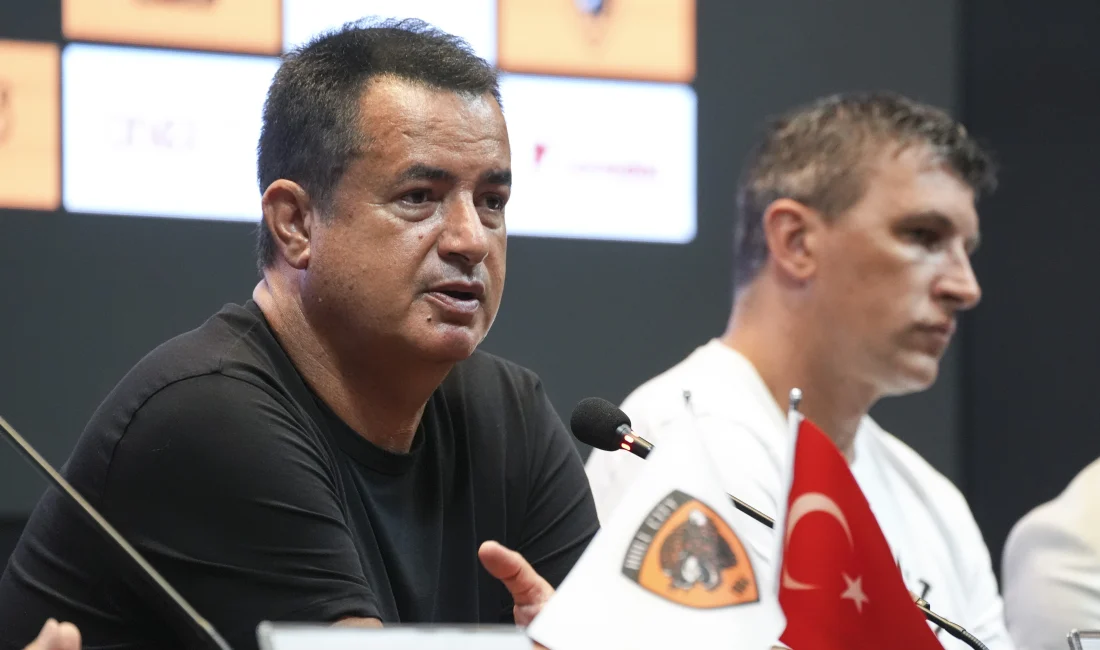 Hull City Başkanı Acun Ilıcalı, Fenerbahçe'den ayrıldıktan sonra kulübüne odaklandığını