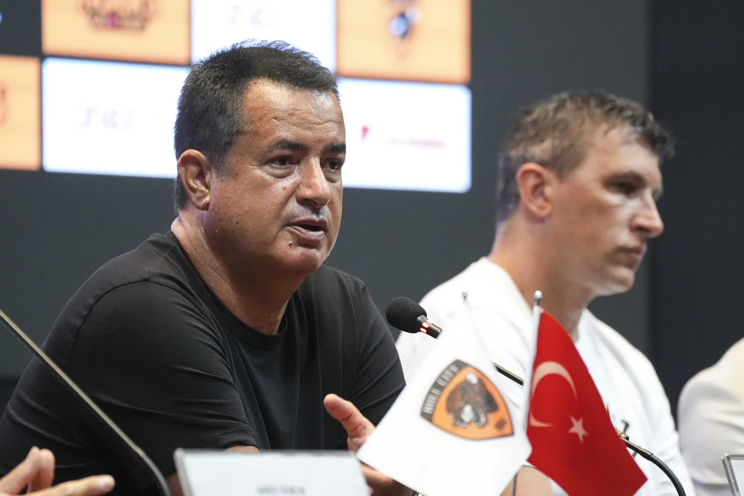 Hull City Başkanı Acun Ilıcalı, Fenerbahçe'den ayrıldıktan sonra kulübüne odaklandığını