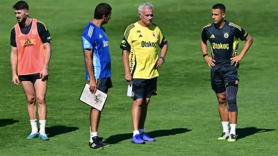Fenerbahçe, Mourinho Yönetiminde Yeni Sezon Hazırlıklarını Sürdürüyor Fenerbahçe, 2025-2026 sezonu öncesi Portekiz'de yaptığı kampta tempoyu artırdı.
