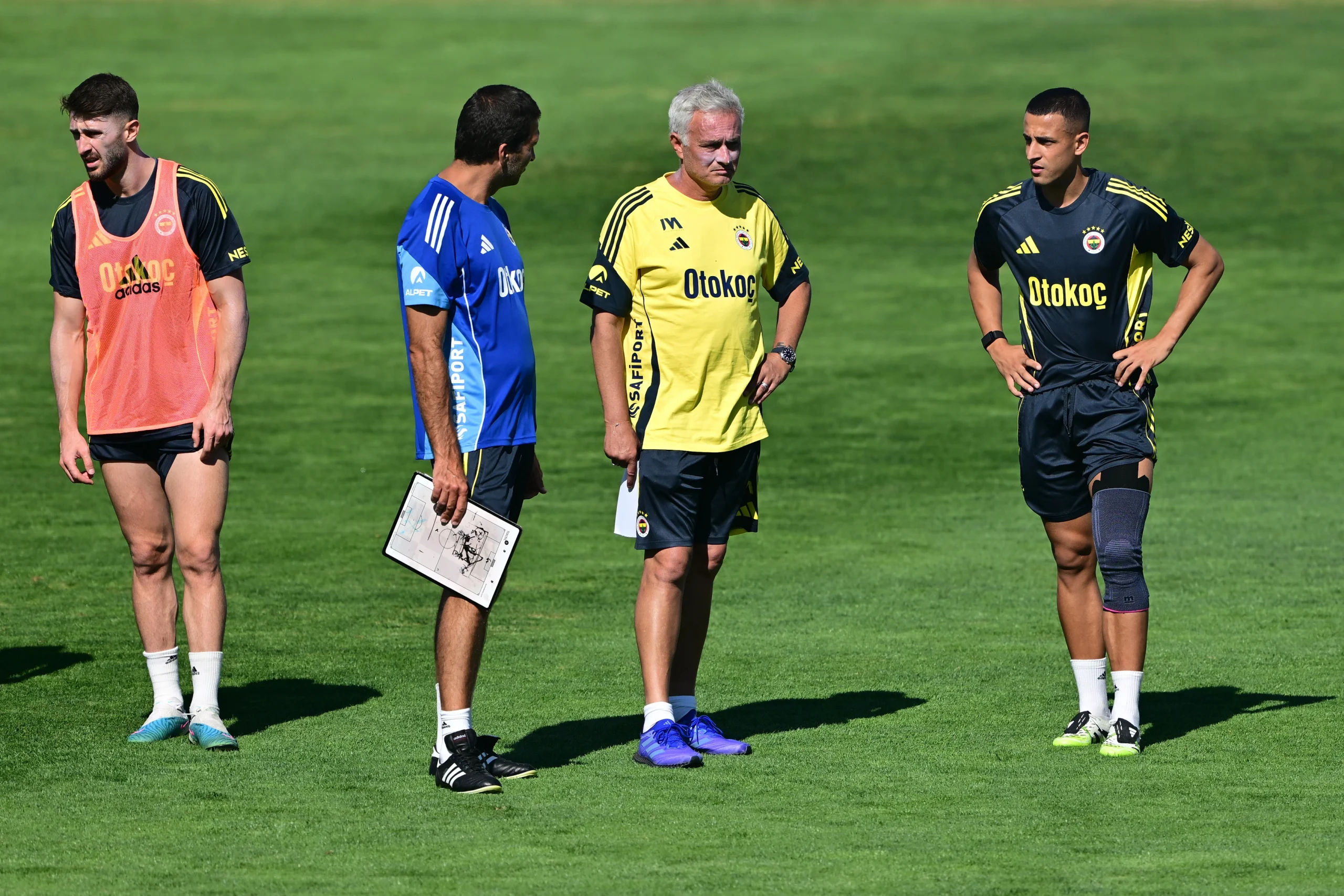 Fenerbahçe, 2025-2026 sezonu öncesi Portekiz'de yaptığı kampta tempoyu artırdı.