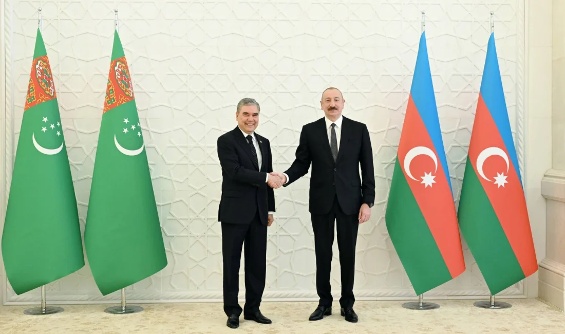 Aliyev ve Berdimuhammedov’dan Stratejik İşbirliğine Güçlü Vurgu Azerbaycan ile Türkmenistan liderleri, tarihi bağlara dayanan kardeşlik ilişkilerini stratejik