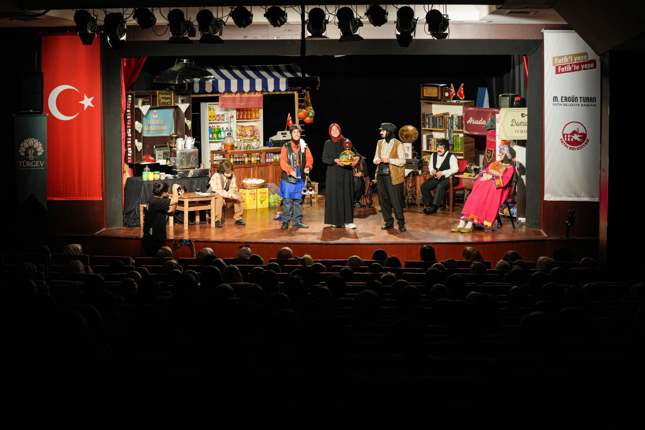 TÜRGEV tarafından hazırlanan “Vatan Sevgisi” adlı tiyatro oyunu, 15 Temmuz’un