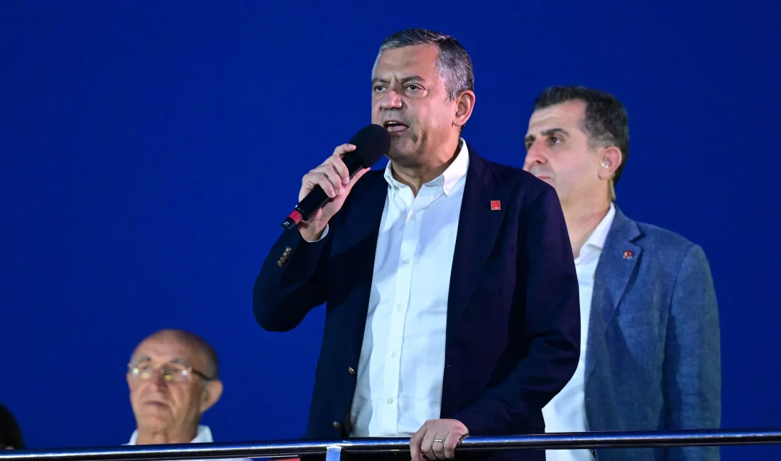 Özgür Özel Kartal’da Konuştu: “Hırsızlar Korksun, Halk Korkmasın” CHP Genel Başkanı Özgür Özel, Kartal mitinginde yolsuzluklara sert tepki