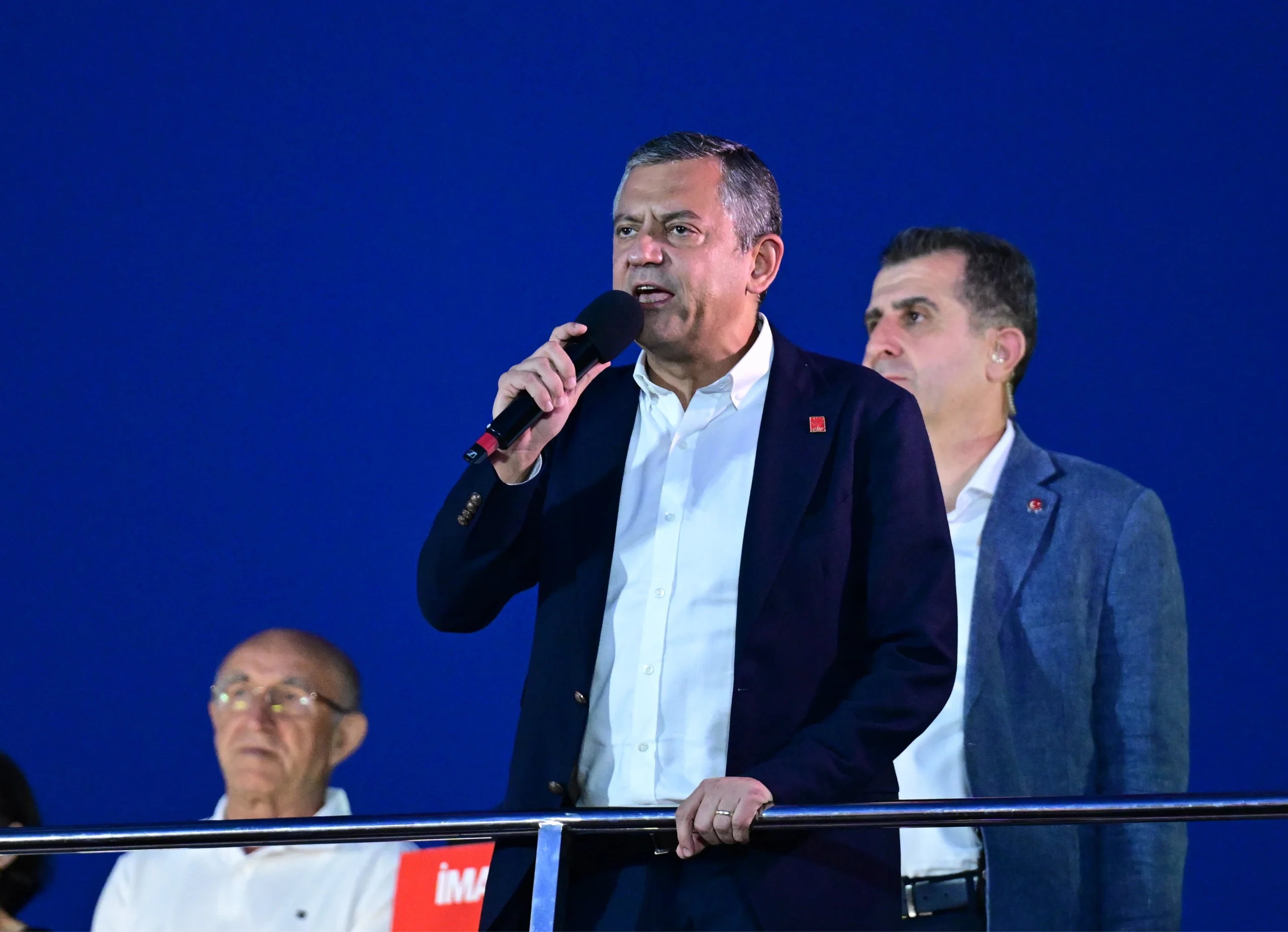 CHP Genel Başkanı Özgür Özel, Kartal mitinginde yolsuzluklara sert tepki