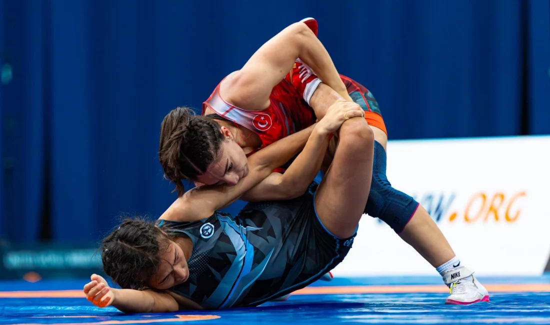 Milli güreşçiler Evin Demirhan Yavuz ve Osman Göçen, Budapeşte’deki turnuvada