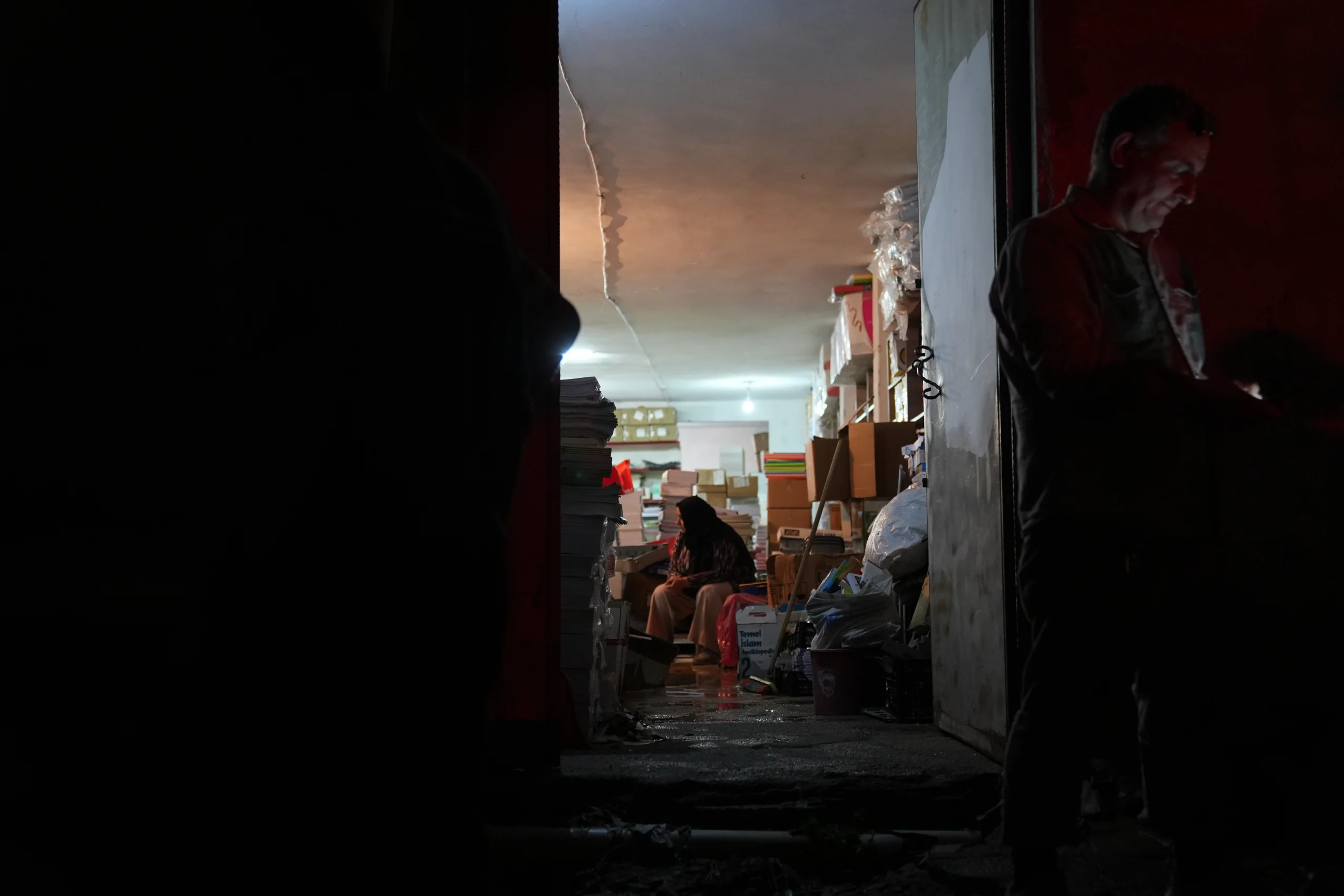  Ankara’da akşam saatlerinde başlayan sağanak ve fırtına sele yol