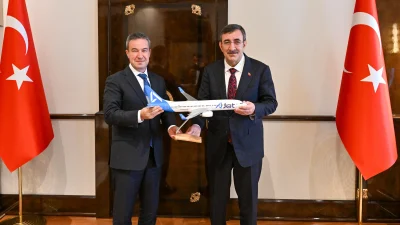 Cumhurbaşkanı Yardımcısı Cevdet Yılmaz, AJet’in üst düzey yöneticisi Kerem Sarp