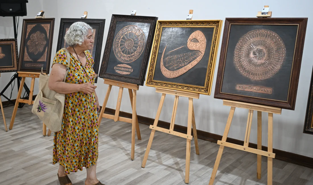 Ankara’da açılan “Toprak ve Bayrak” sergisinde, şehit kabirlerinden alınan topraklarla