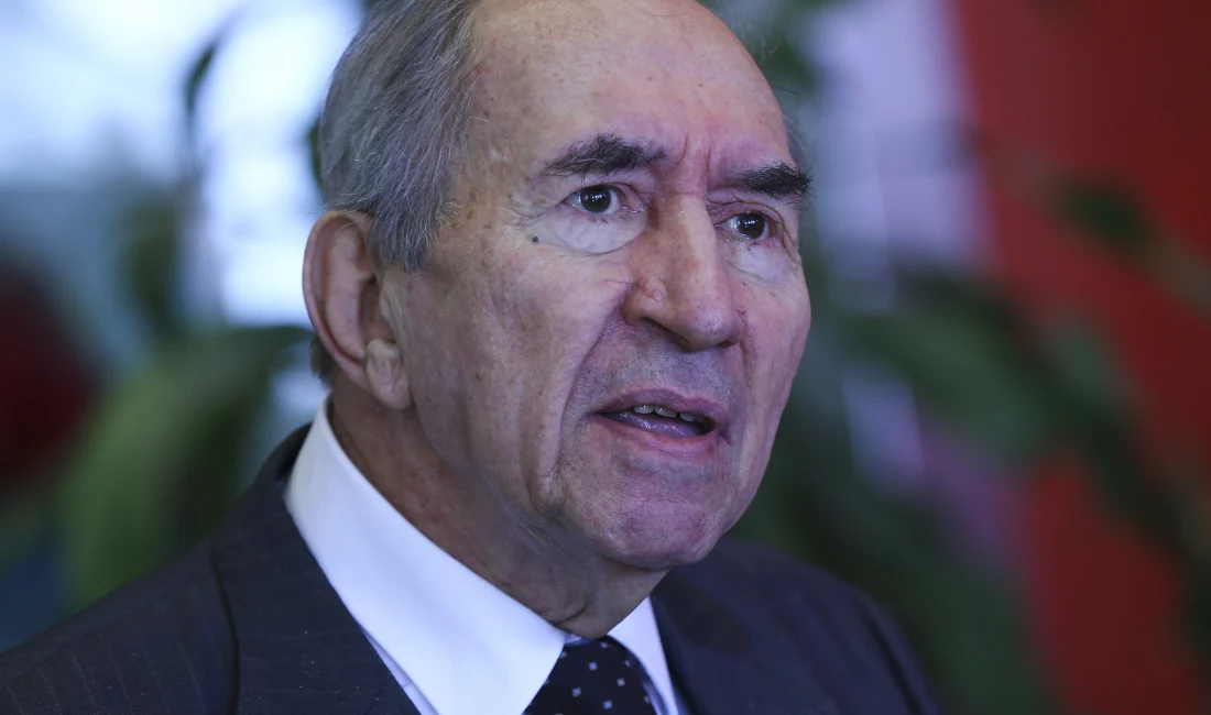 Siyasi kariyeriyle Türk siyasetinde iz bırakan Altan Öymen, tedavi gördüğü