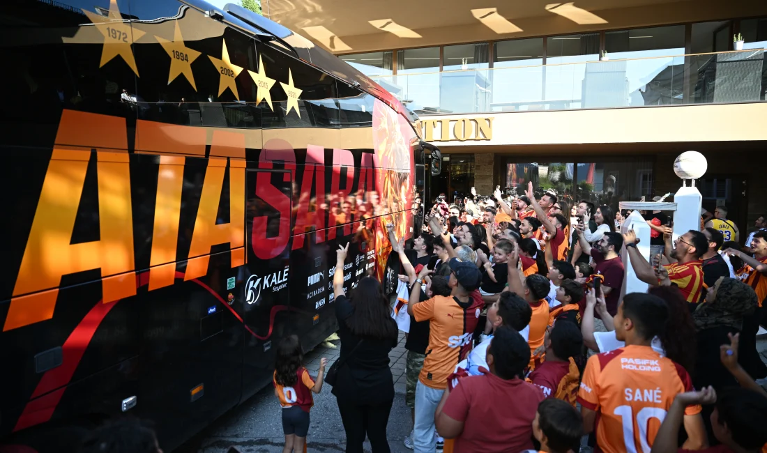 Yeni sezona Avusturya’da hazırlanan Galatasaray, taraftar coşkusuyla karşılandı. İlk sınav