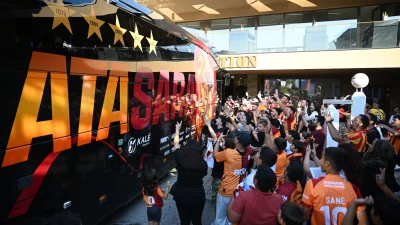 Galatasaray Avusturya Kampında: İlk Hazırlık Maçı Yarın Yeni sezona Avusturya’da hazırlanan Galatasaray, taraftar coşkusuyla karşılandı. İlk sınav