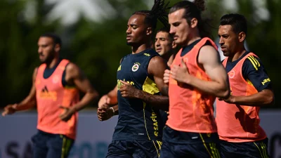 Fenerbahçe, Portekiz Kampında Hazırlıklarını Sürdürüyor Portekiz’in Algarve bölgesinde kamp yapan Fenerbahçe’de genç oyuncu Abdou Aziz