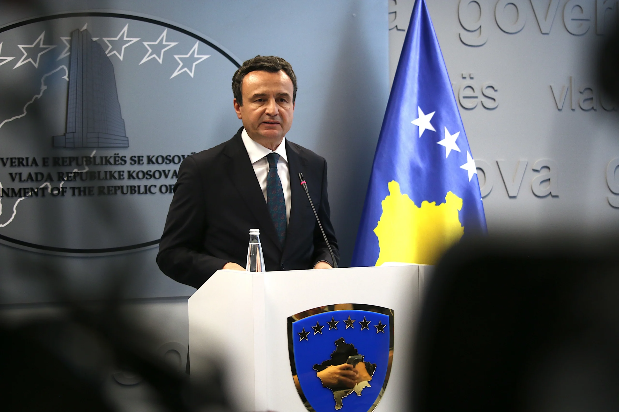 Sırbistan, Kosova’da üst düzey yetkilisinin tutuklanmasını gerekçe göstererek ilişkileri normalleştirme