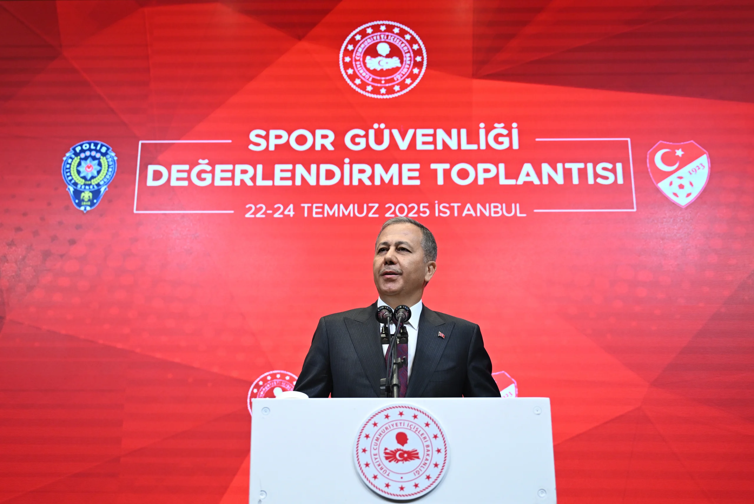 İçişleri Bakanı Ali Yerlikaya, sporun ayrıştırıcı değil birleştirici gücüne dikkat