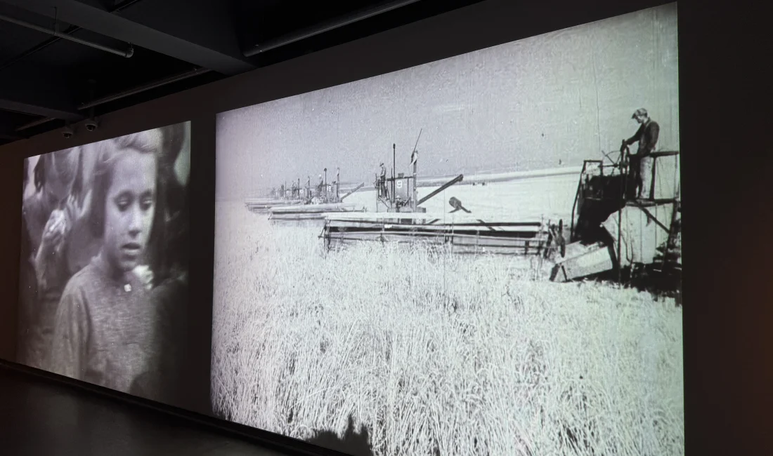 Metin Erksan’ın “Karanlık Dünya” filminden yola çıkan sergi, sinemanın politik