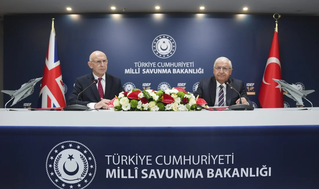 Milli Savunma Bakanı Yaşar Güler ile İngiliz mevkidaşı John Healey,