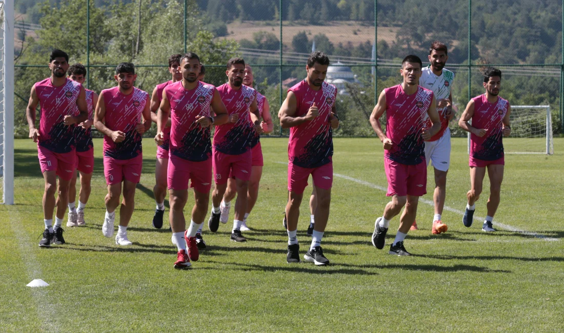 İran 1. Ligi takımlarından Traktör, yeni sezona Bolu kampında teknik