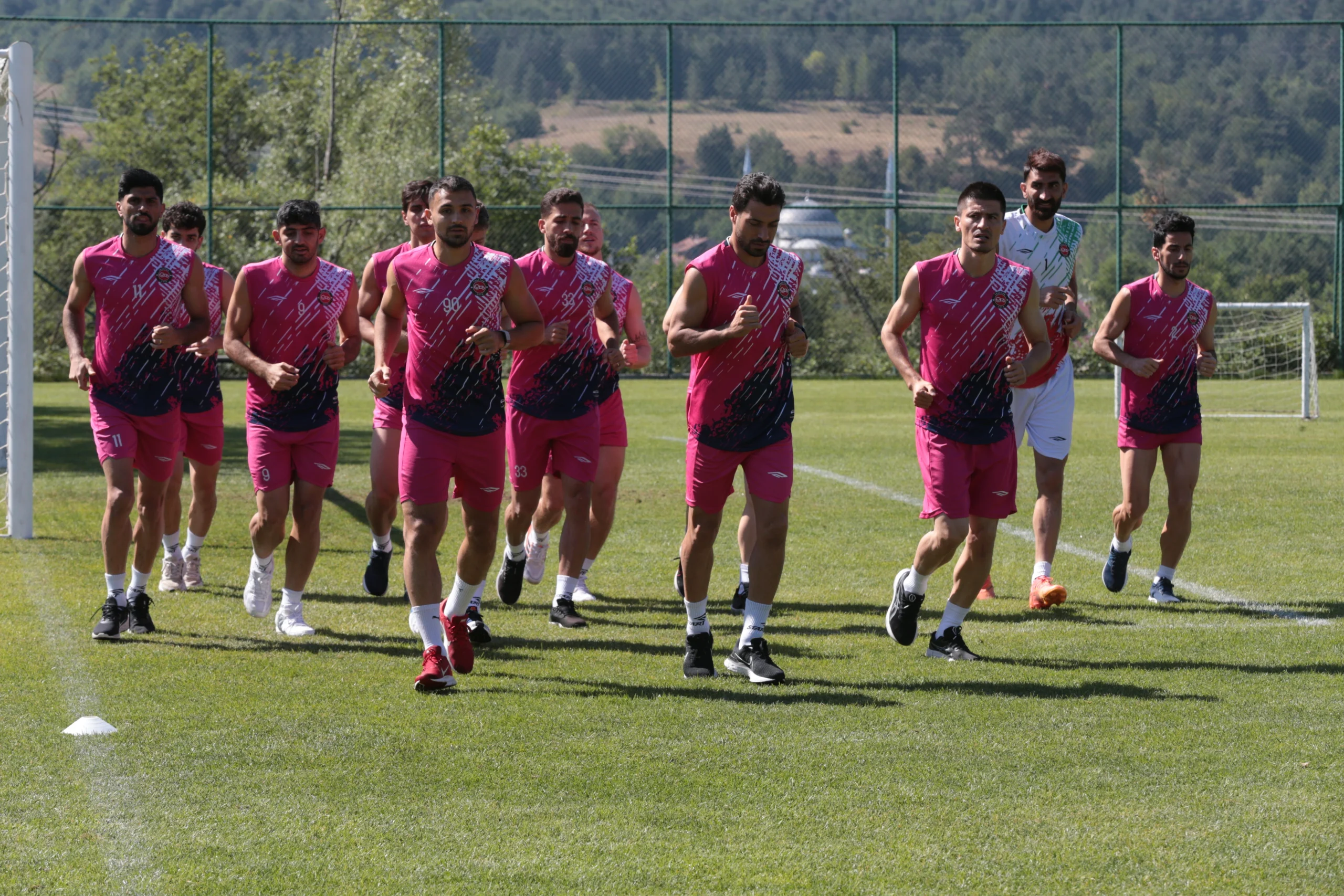 İran 1. Ligi takımlarından Traktör, yeni sezona Bolu kampında teknik