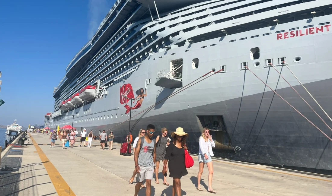 “Resilient Lady” Kruvaziyeri Bodrum’a 2.600 Turist Getirdi Muğla'nın Bodrum ilçesi, 277 metrelik “Resilient Lady” gemisiyle gelen binlerce