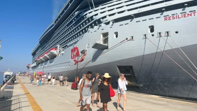 Muğla'nın Bodrum ilçesi, 277 metrelik “Resilient Lady” gemisiyle gelen binlerce