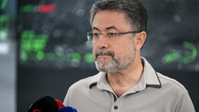 Eskişehir’deki orman yangınına müdahale eden 10 görevli, alevlerin arasında kalarak