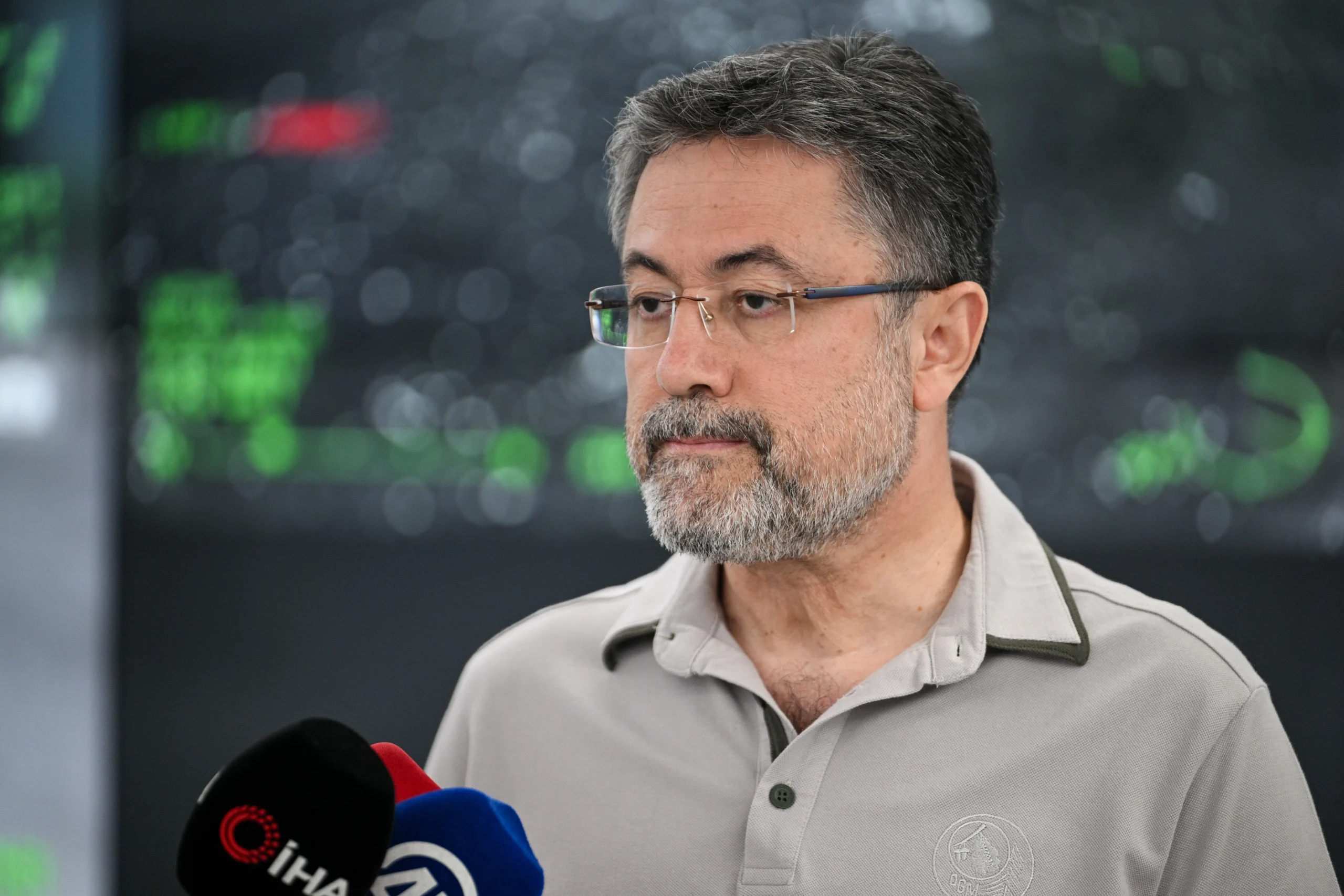 Eskişehir’deki orman yangınına müdahale eden 10 görevli, alevlerin arasında kalarak