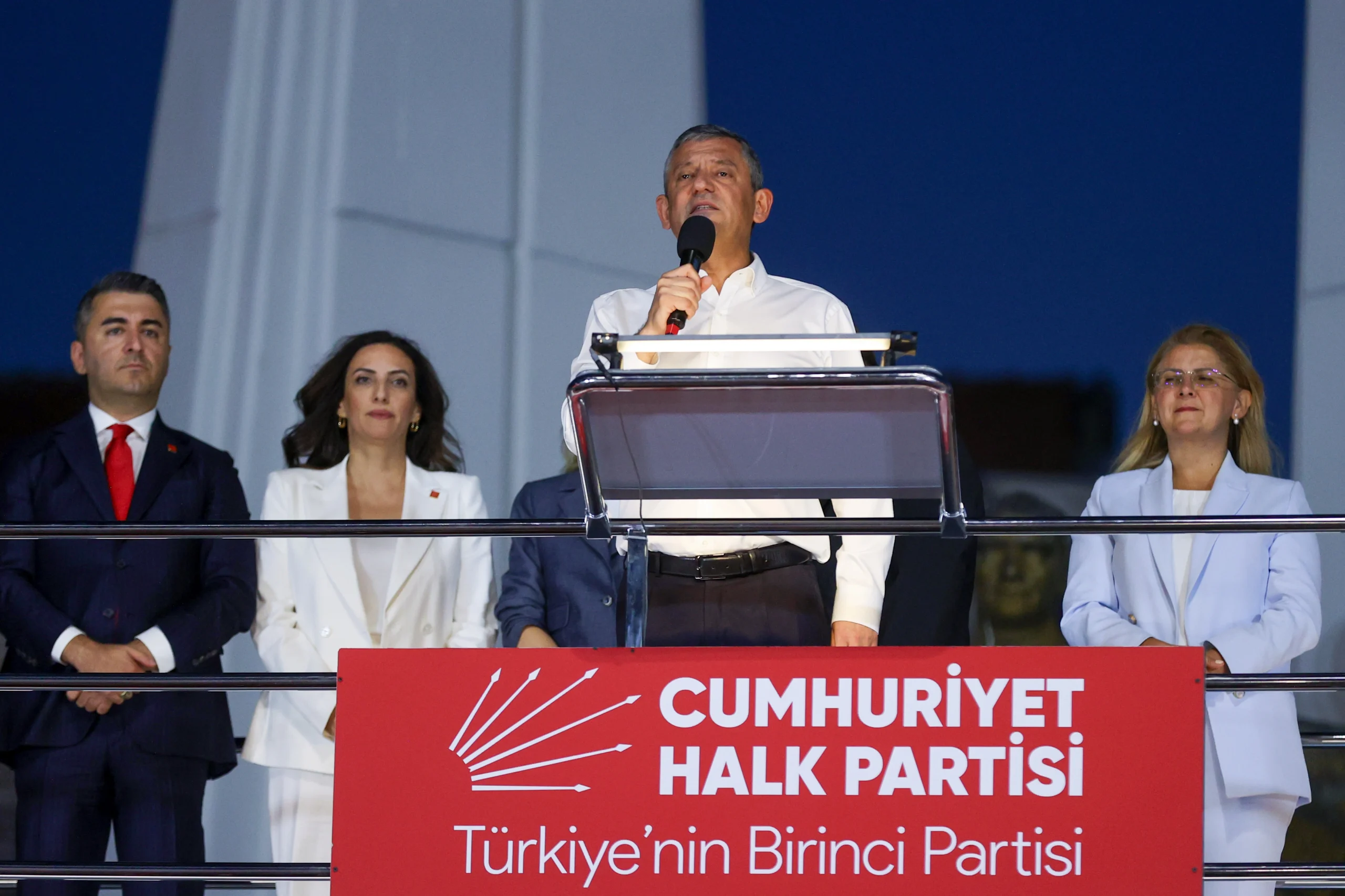 CHP Genel Başkanı Özgür Özel, Bakırköy'deki mitingde konuştu: “Orman yangınlarında