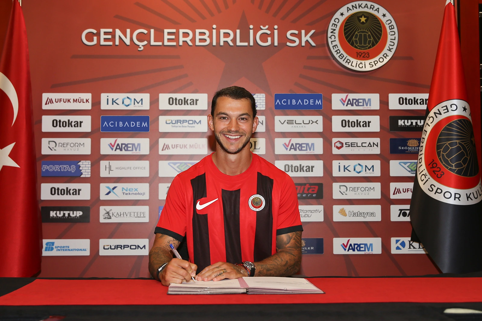 Gençlerbirliği, Süper Lig deneyimi bulunan Pedro Pereira’yı transfer ederek savunma