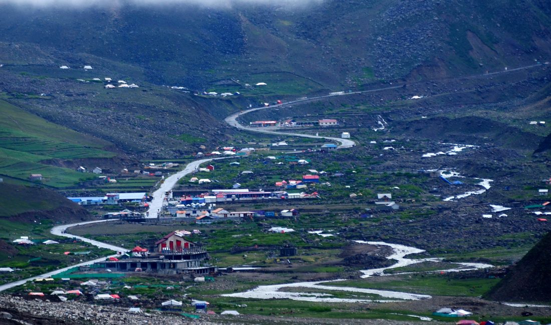Pakistan’da muson yağışları felakete dönüştü. Sel ve heyelanlar nedeniyle aralarında