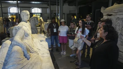 Yunus Emre Enstitüsü, 16 farklı ülkeden gelen akademisyenleri Türkiye'nin arkeolojik