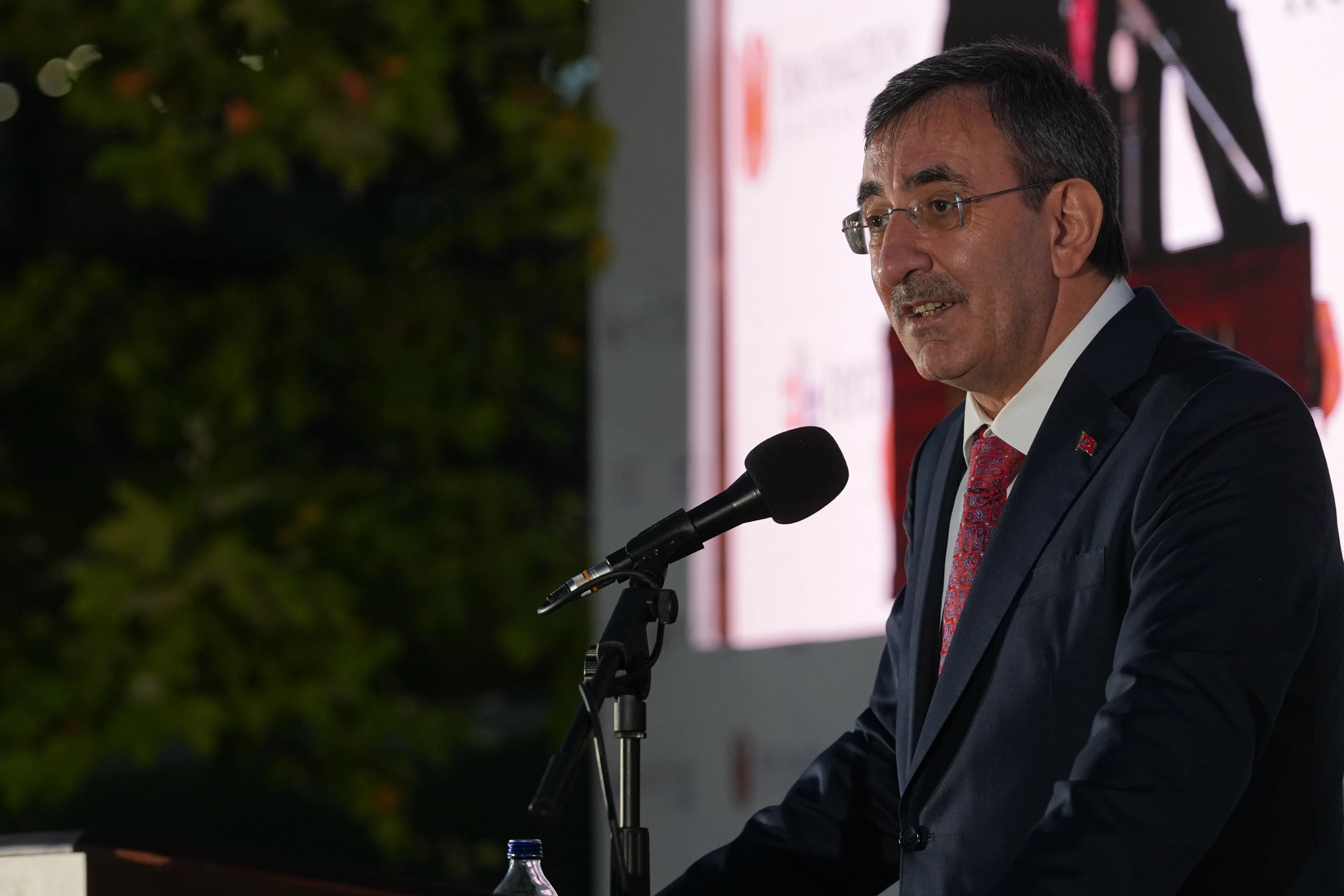 Cumhurbaşkanı Yardımcısı Cevdet Yılmaz, küresel ticarette oluşacak yeni dengelere karşı