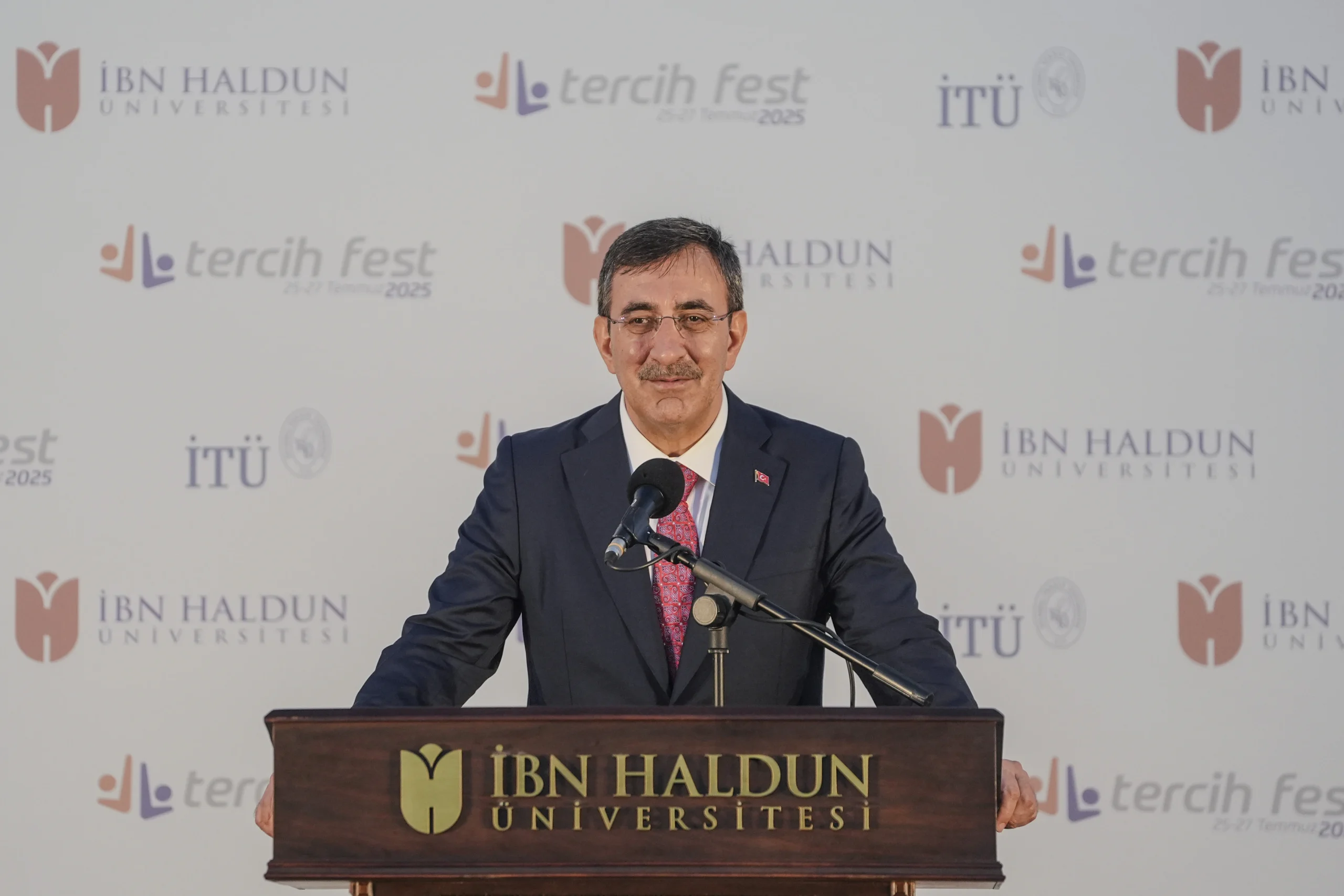 Cumhurbaşkanı Yardımcısı Cevdet Yılmaz, gençlere seslenerek, geleceğin güçlü Türkiye’sinin ancak