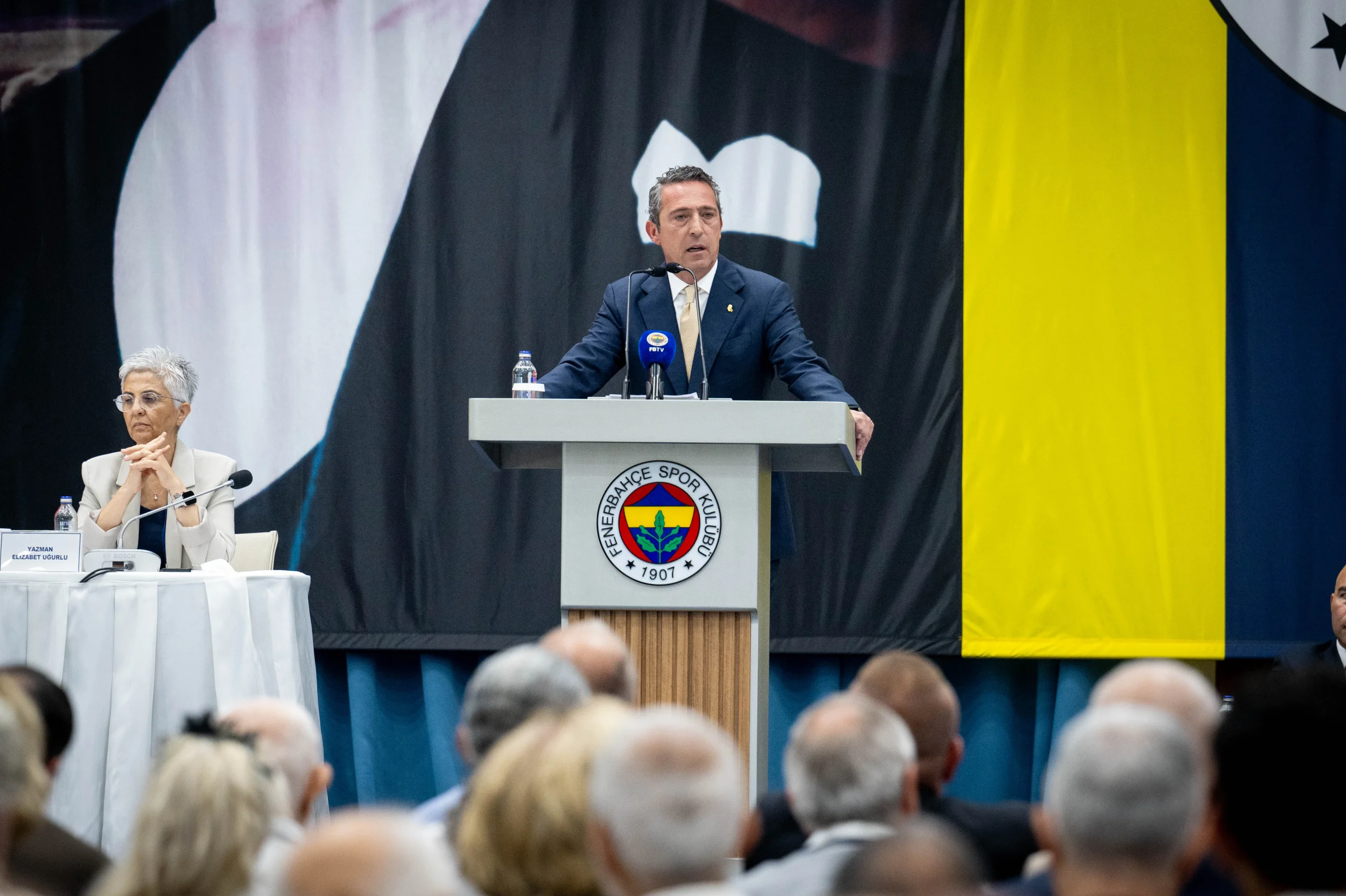 Fenerbahçe Başkanı Ali Koç, Şampiyonlar Ligi öncesi iki yeni transferin