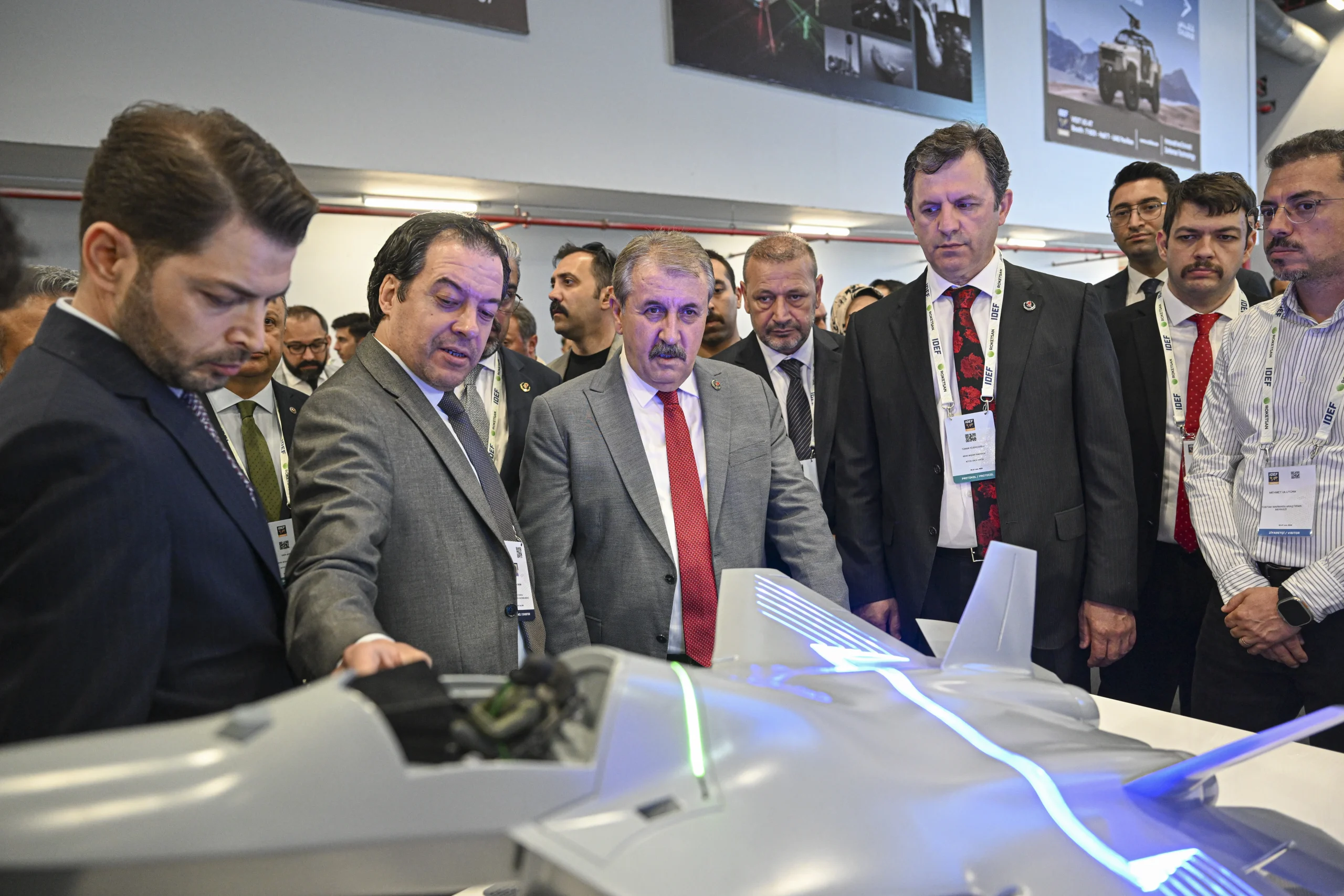 BBP lideri Destici, IDEF 2025’te Türk savunma sanayisinin son yıllardaki