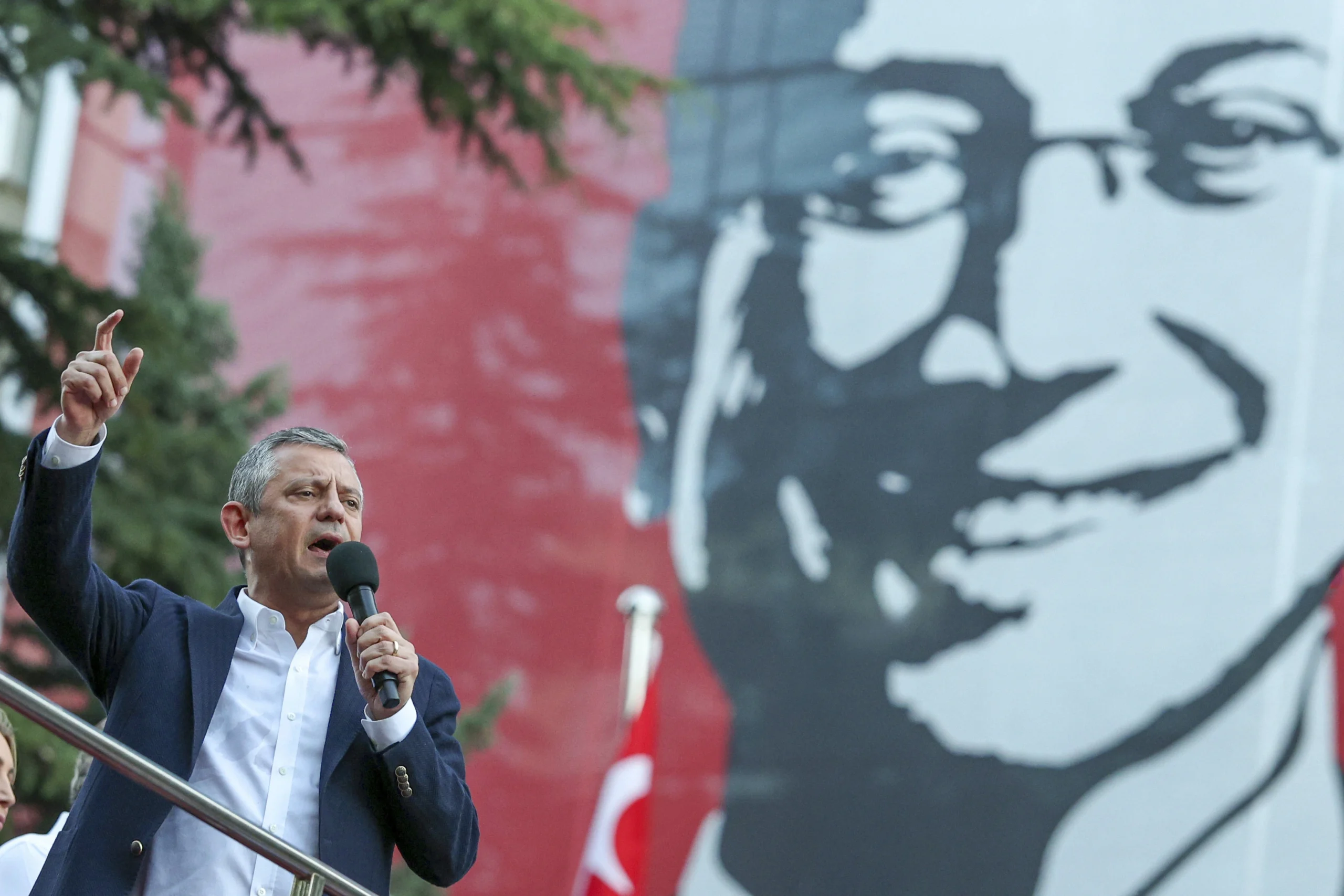  CHP Genel Başkanı Özgür Özel, Cumhurbaşkanlığı Aday Ofisi'nin açılışında