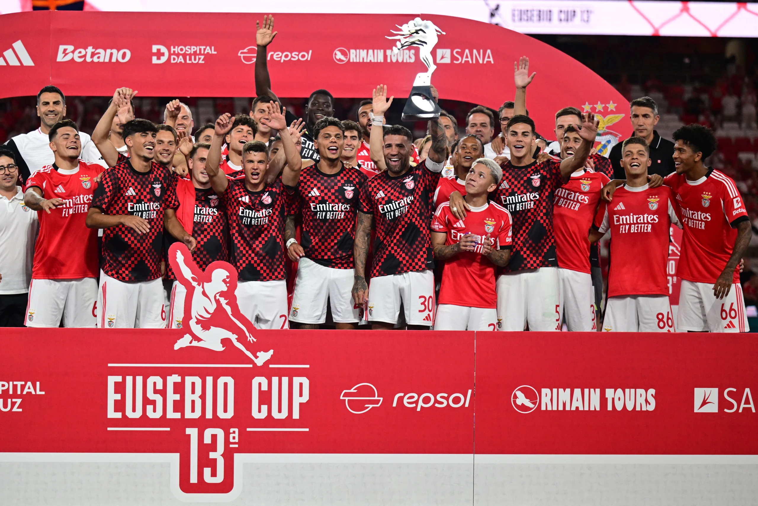 Fenerbahçe, Portekiz kampındaki son hazırlık maçında Benfica'ya 3-2 mağlup olarak